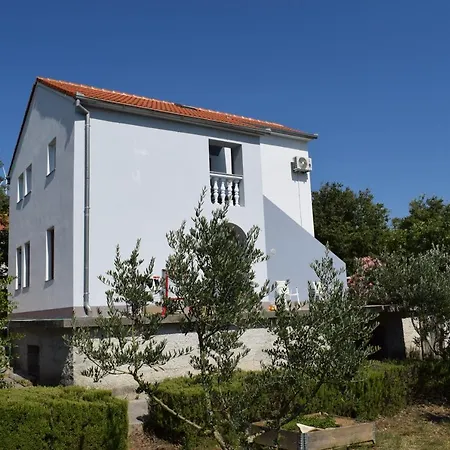 Apartman Podine, *